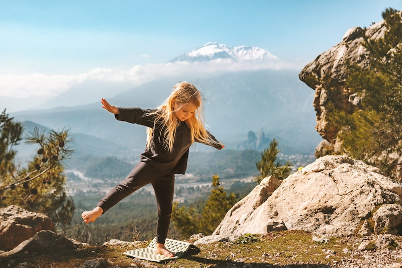 girl-balancing-1478714408